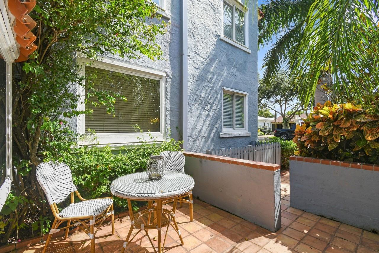 605 N Lakeside Dr - Photo 4 of 32