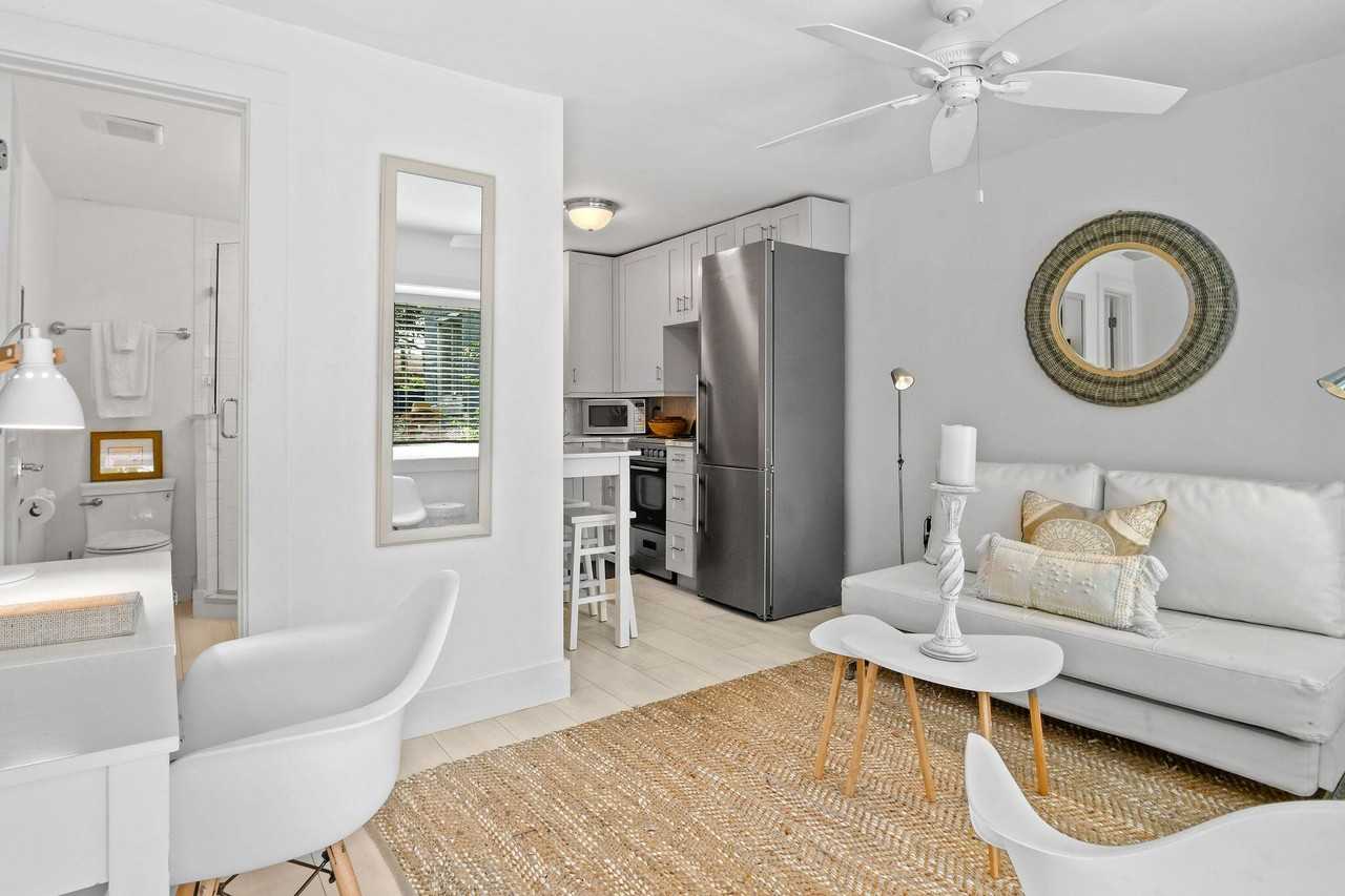 605 N Lakeside Dr - Photo 5 of 32