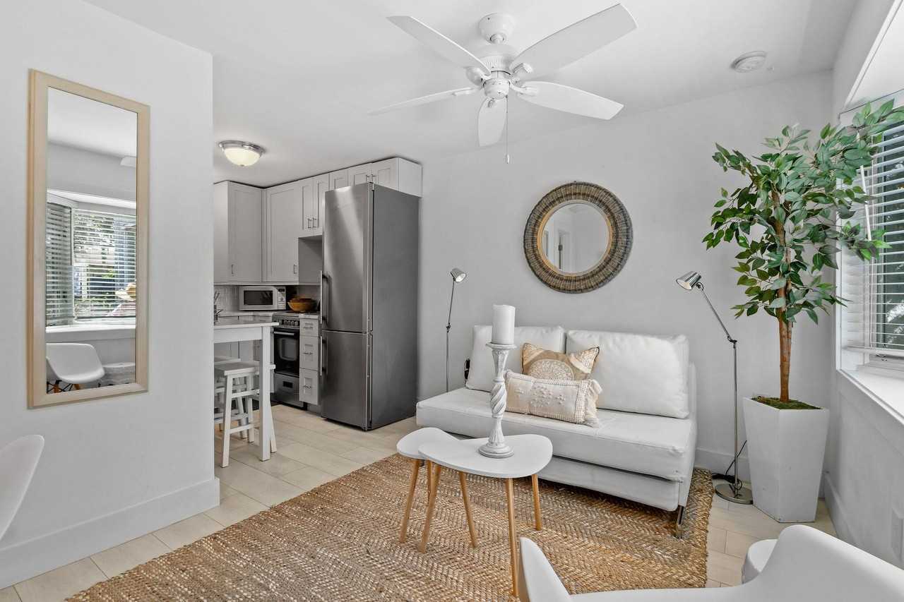 605 N Lakeside Dr - Photo 6 of 32