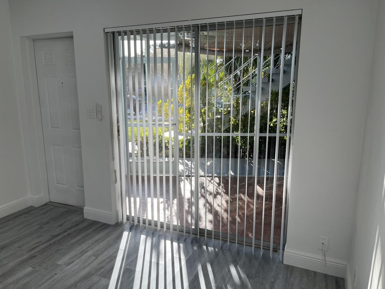 2748 Ne 28th Ave #2 - Photo 5 of 38