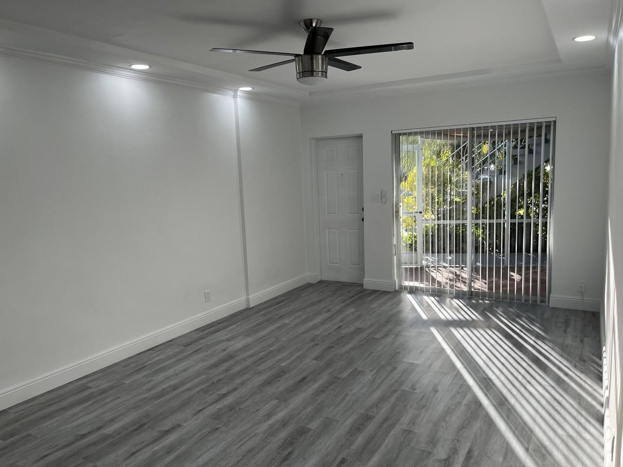 2748 Ne 28th Ave #2 - Photo 6 of 38