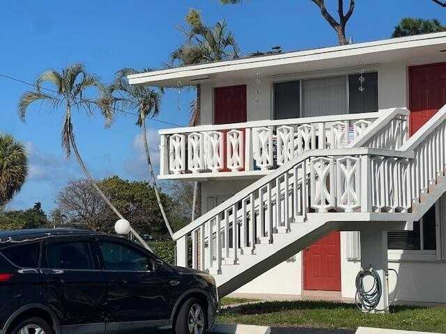 2020 Lake Osborne Dr #11 - Photo 2 of 15
