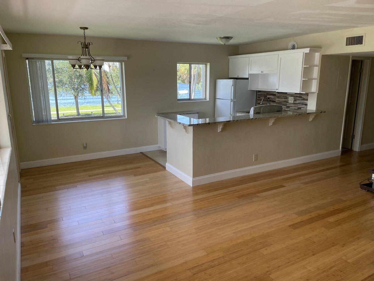 2020 Lake Osborne Dr #11 - Photo 4 of 15