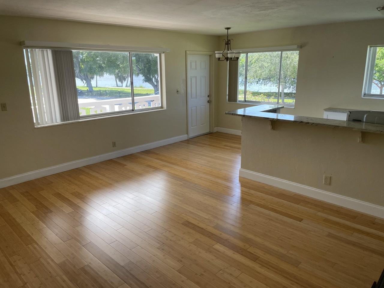 2020 Lake Osborne Dr #11 - Photo 5 of 15