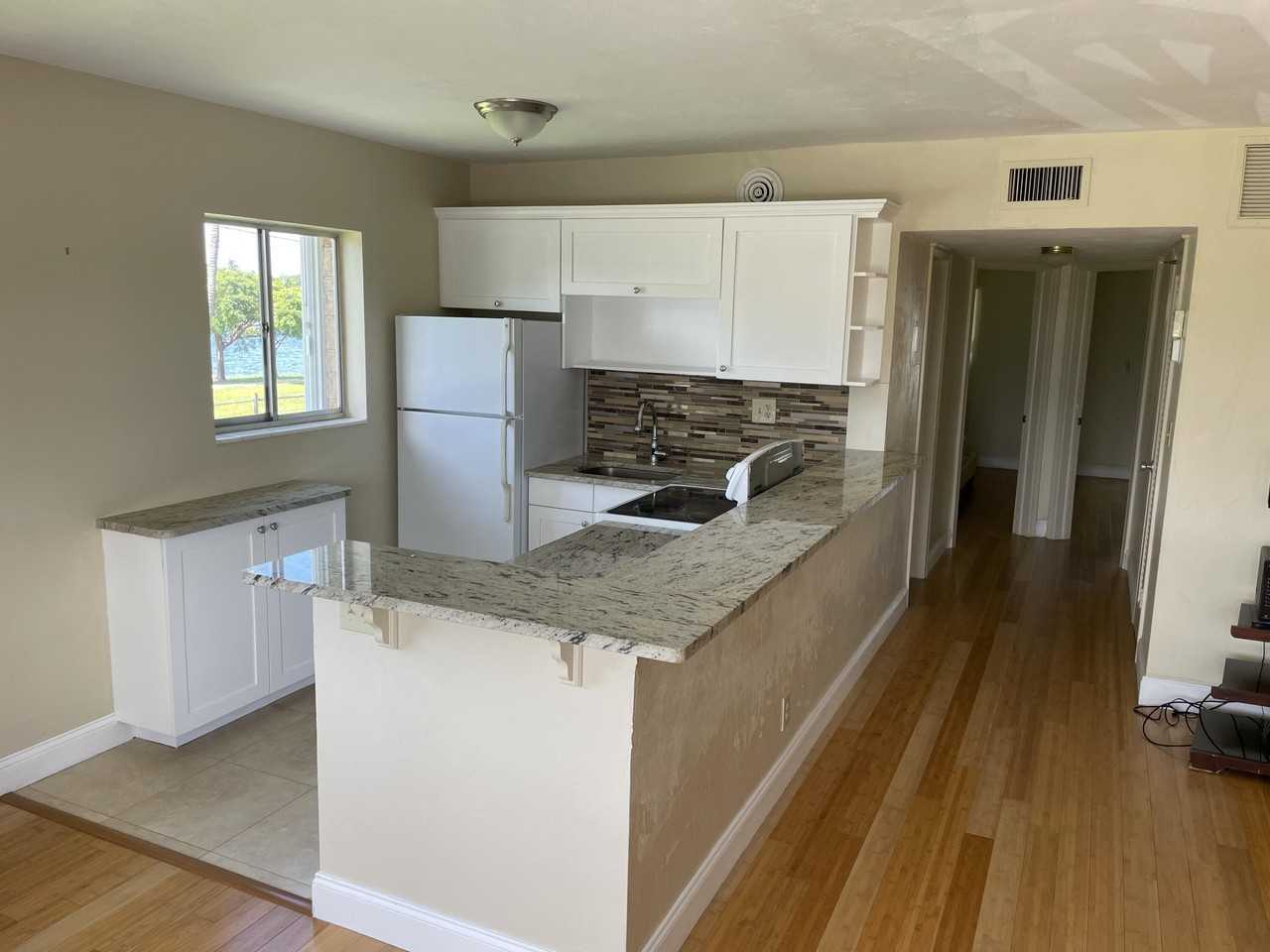 2020 Lake Osborne Dr #11 - Photo 6 of 15