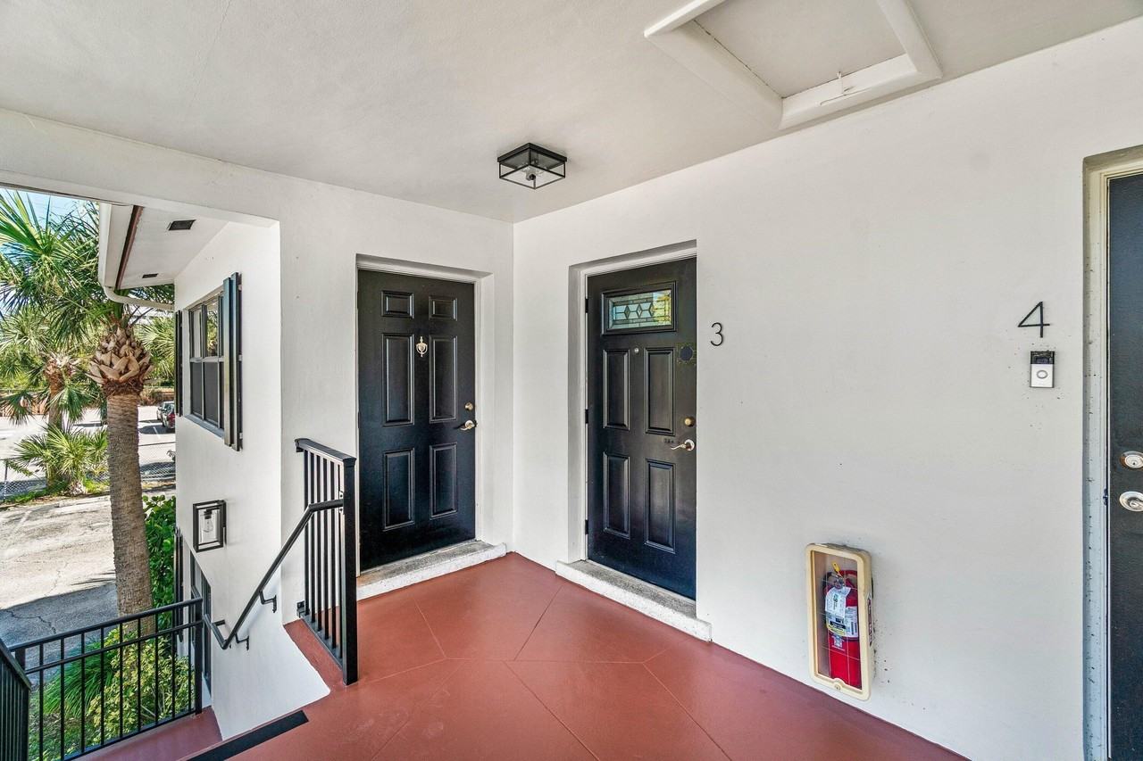 200 Sw 7th St #3 - Photo 3 of 34