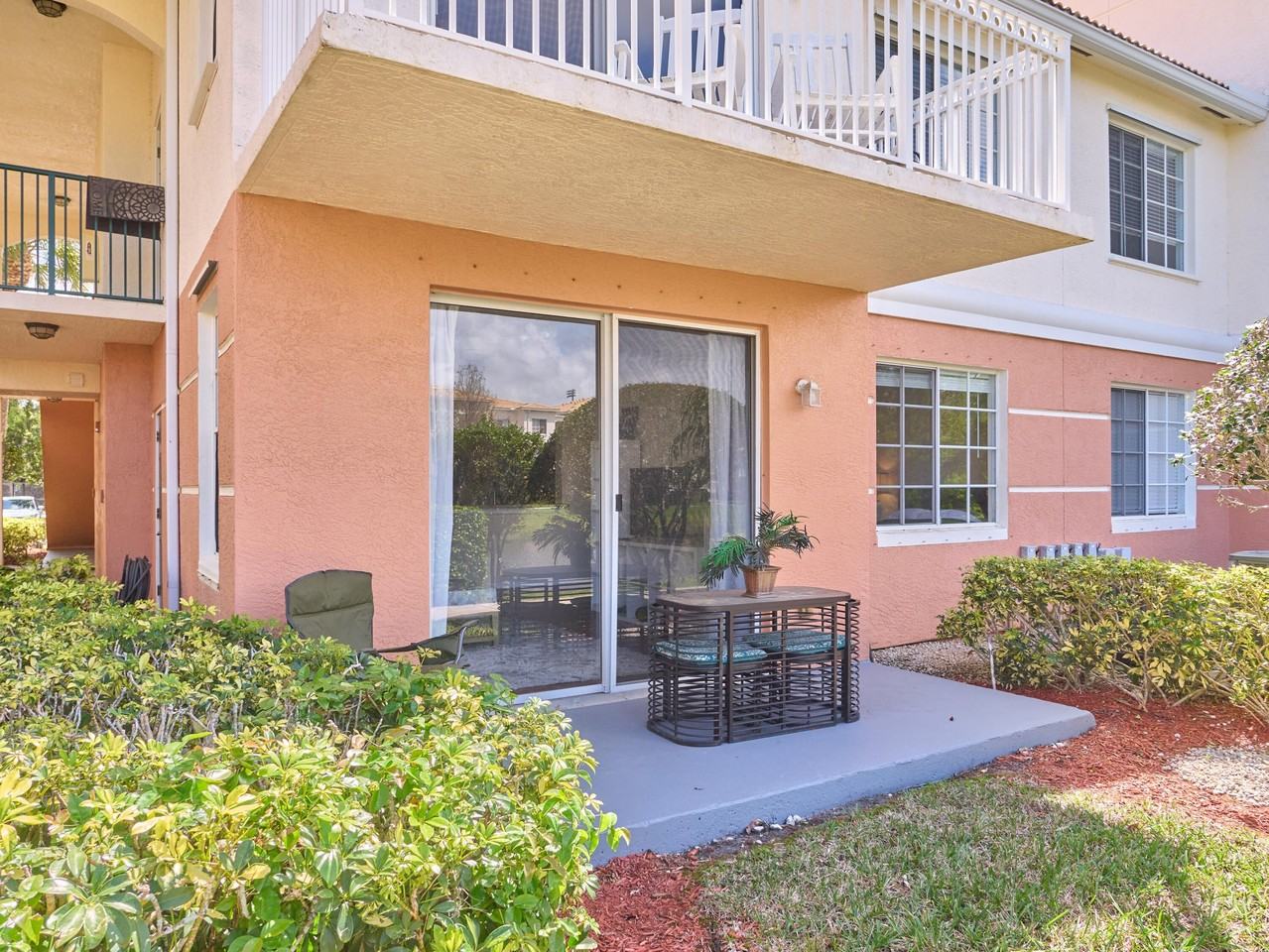 9112 Myrtlewood Cir W - Photo 5 of 34