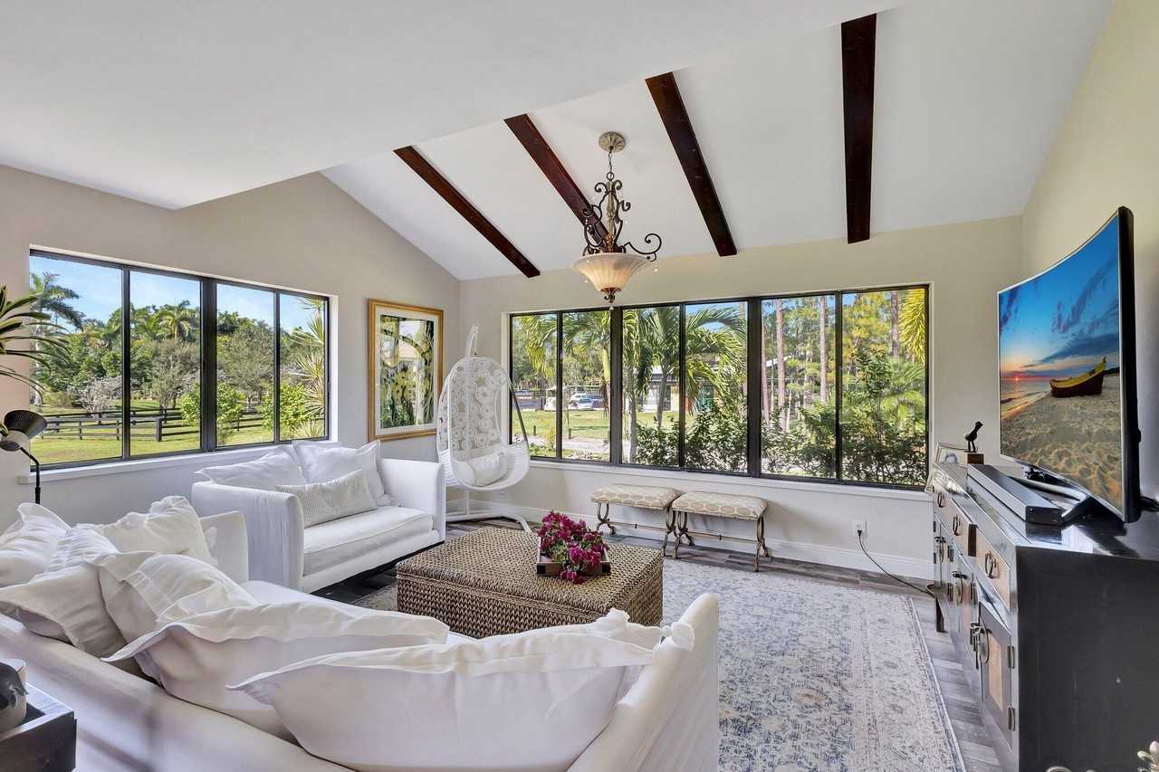 5446 Reynolds Rd - Photo 6 of 50