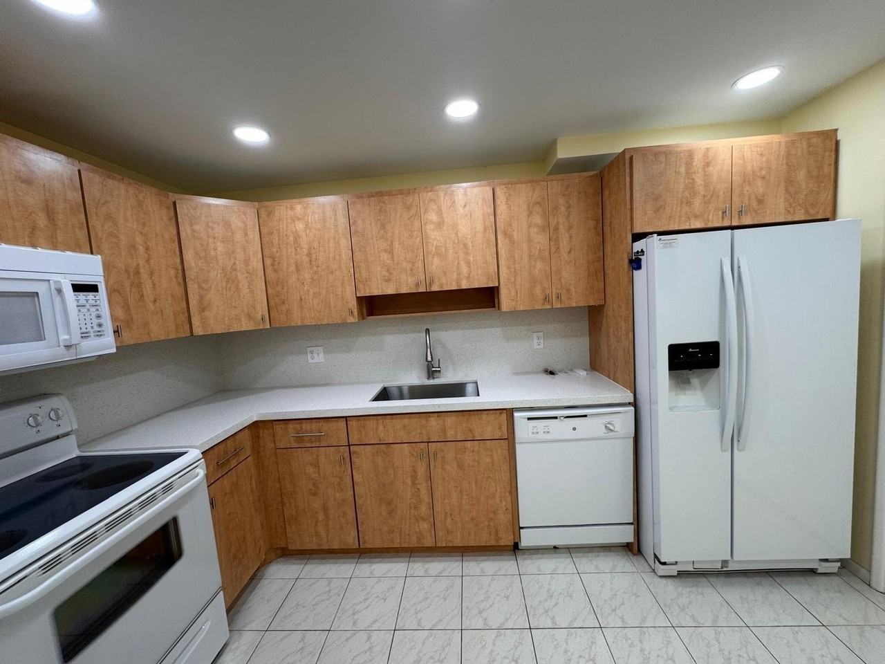 901 Cypress Ter #103 - Photo 6 of 27