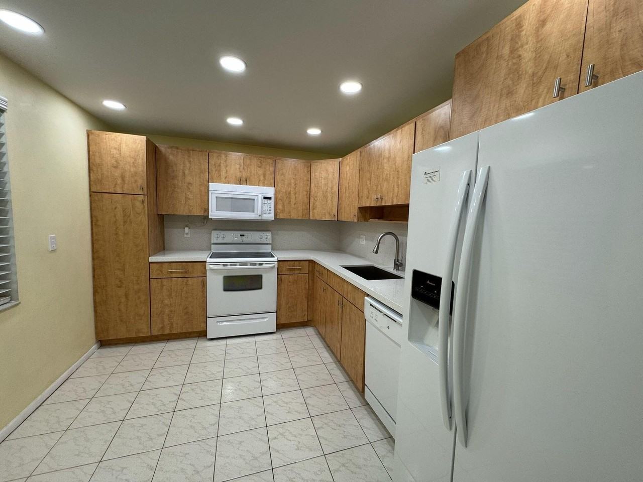 901 Cypress Ter #103 - Photo 7 of 27