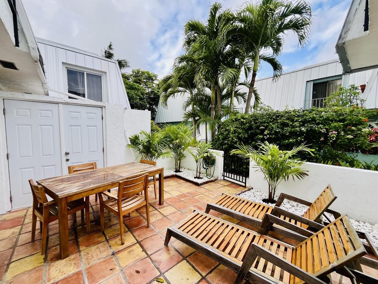 106 Linda Ln Apt 4 - Photo 3 of 45