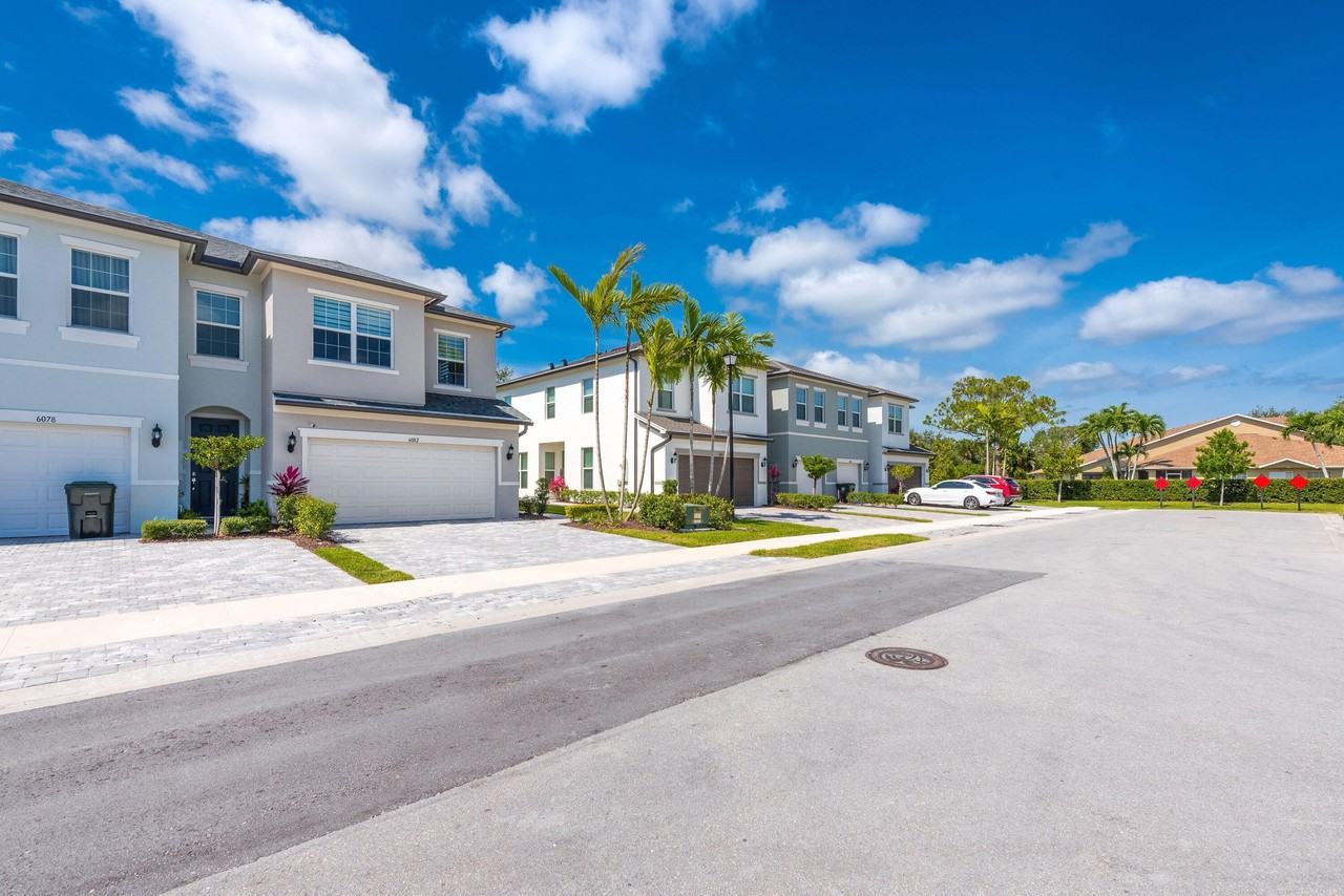 6082 Carre Way - Photo 3 of 31