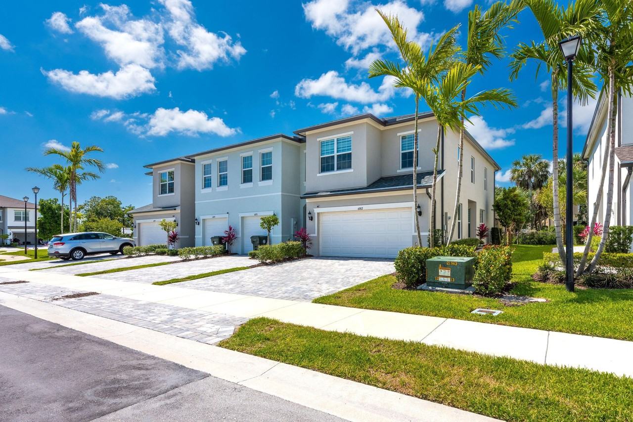 6082 Carre Way - Photo 4 of 31