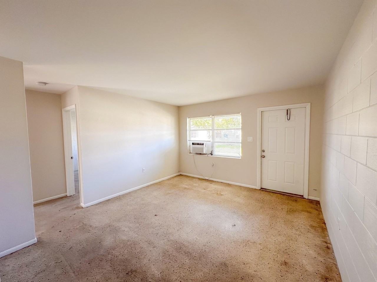 2506 Avenue F Apt B - Photo 2 of 12