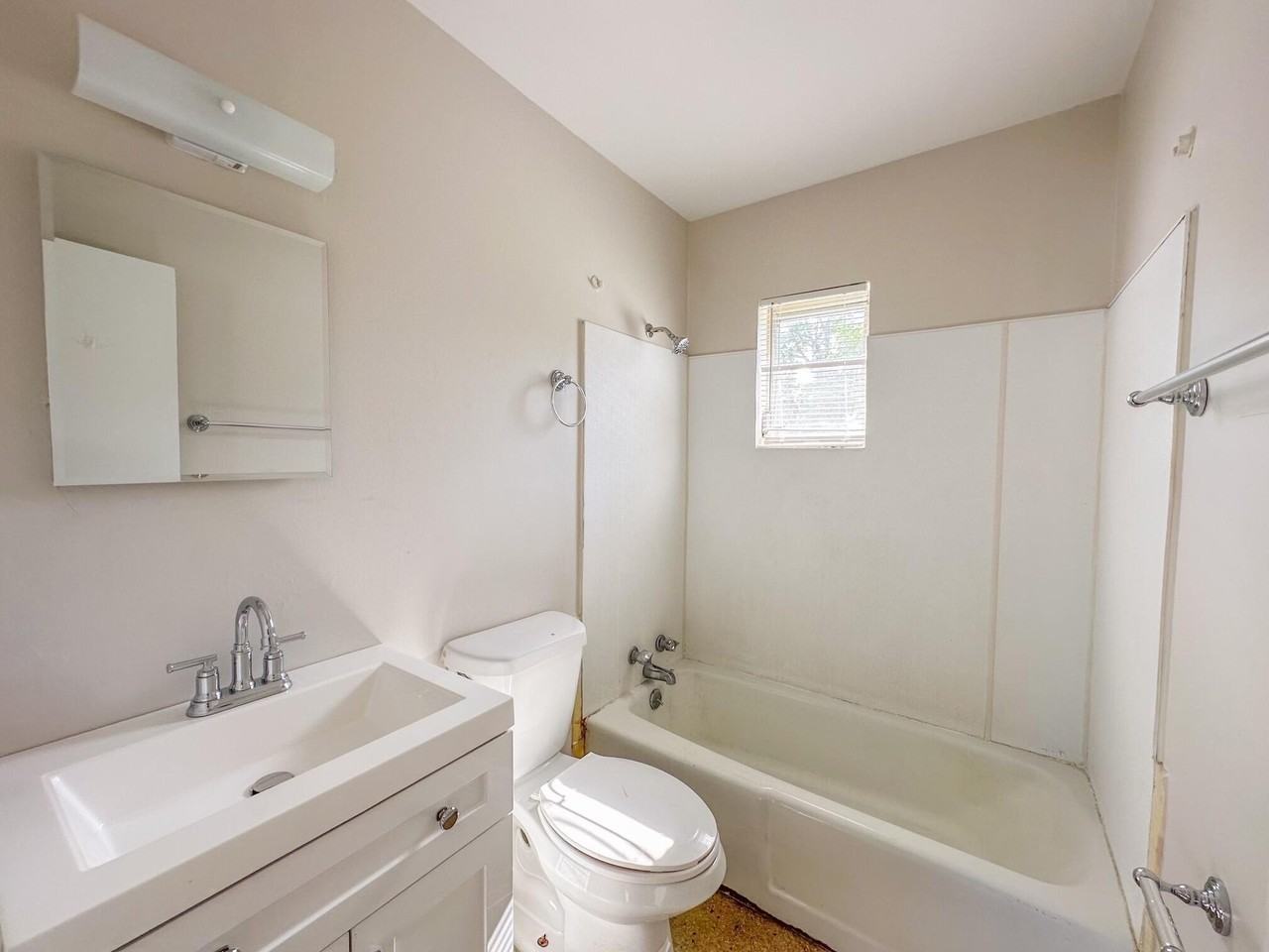 2506 Avenue F Apt B - Photo 7 of 12