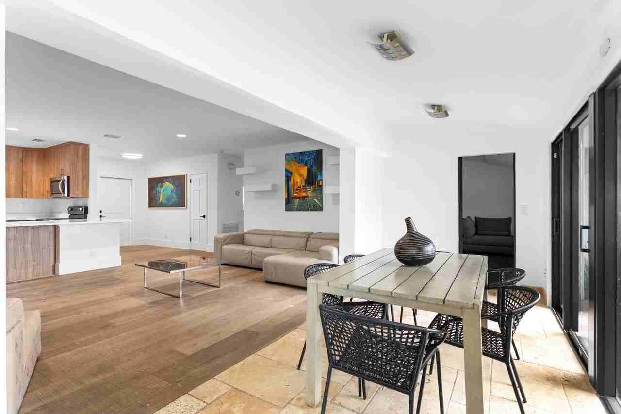 715 Ne 25th Ave - Photo 2 of 34