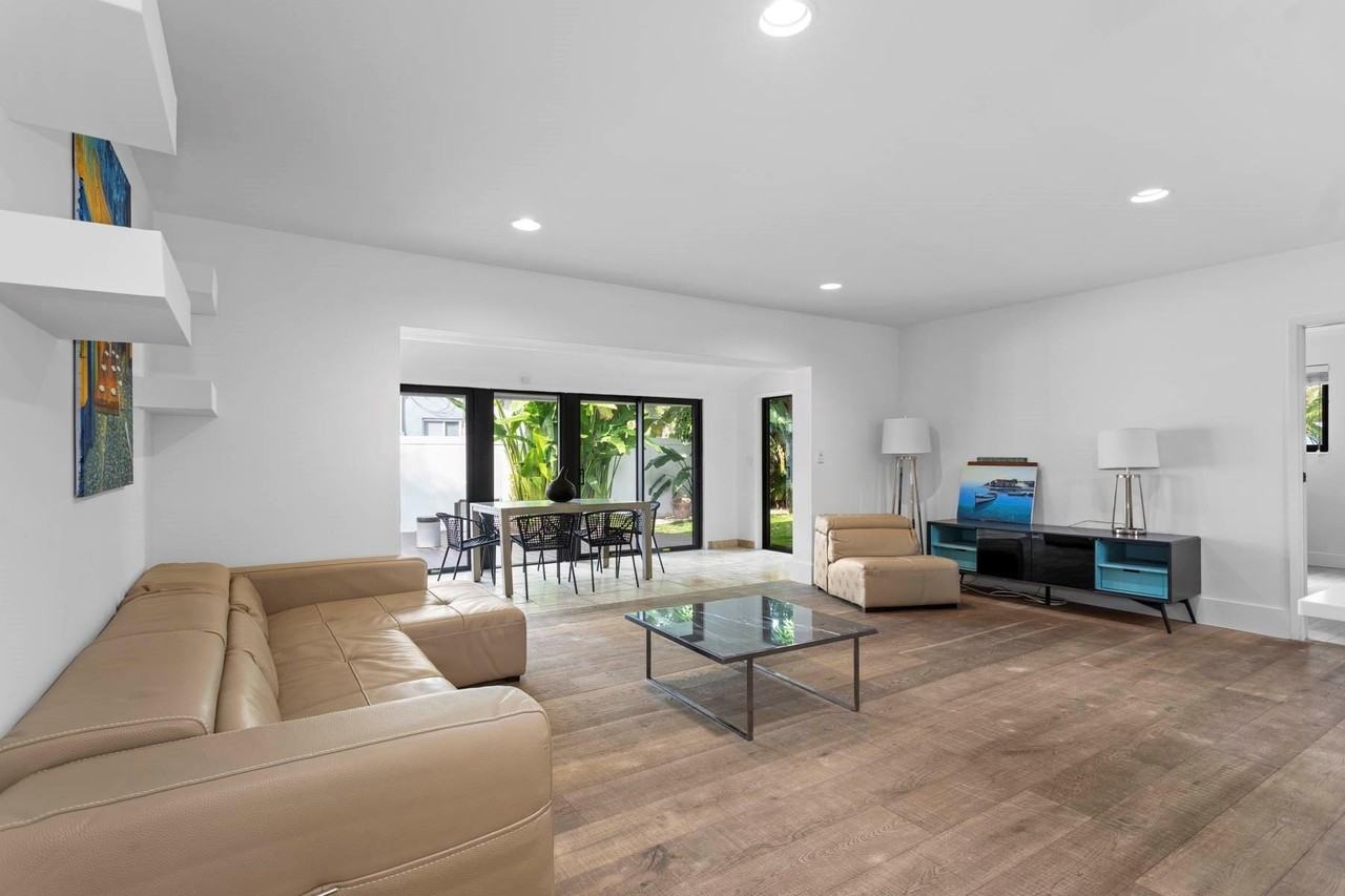 715 Ne 25th Ave - Photo 3 of 34