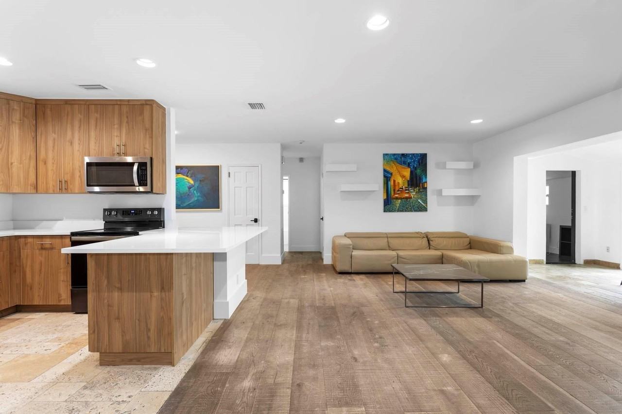 715 Ne 25th Ave - Photo 4 of 34