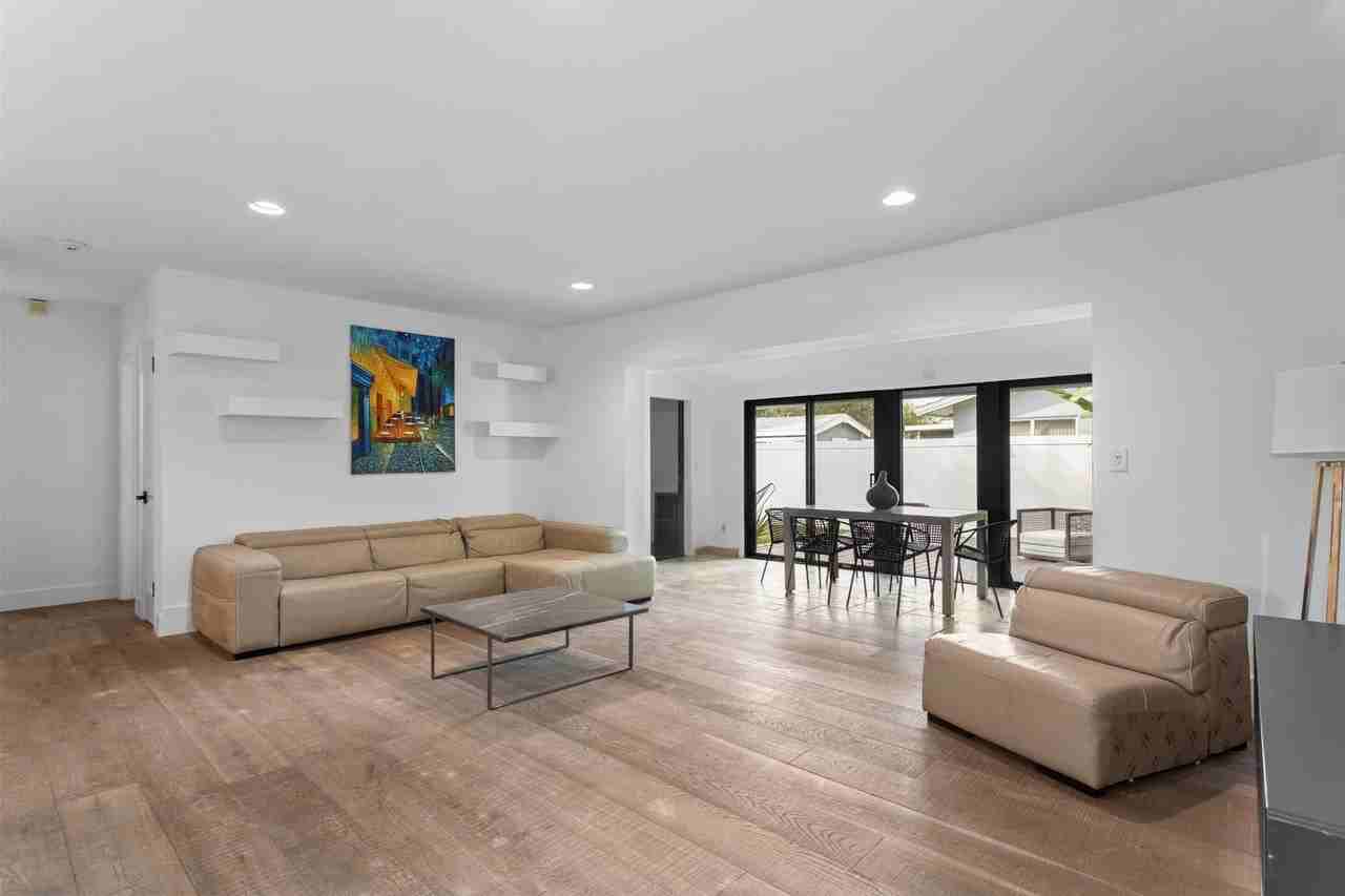 715 Ne 25th Ave - Photo 5 of 34