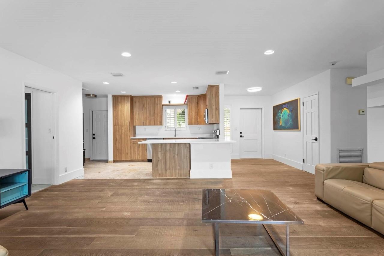 715 Ne 25th Ave - Photo 6 of 34