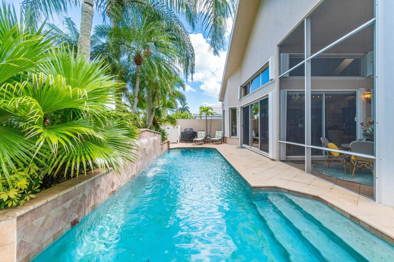 16850 Colchester Ct - Photo 4 of 42