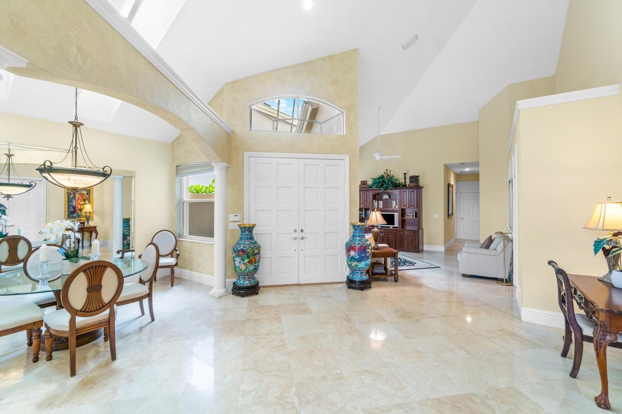 16850 Colchester Ct - Photo 7 of 42