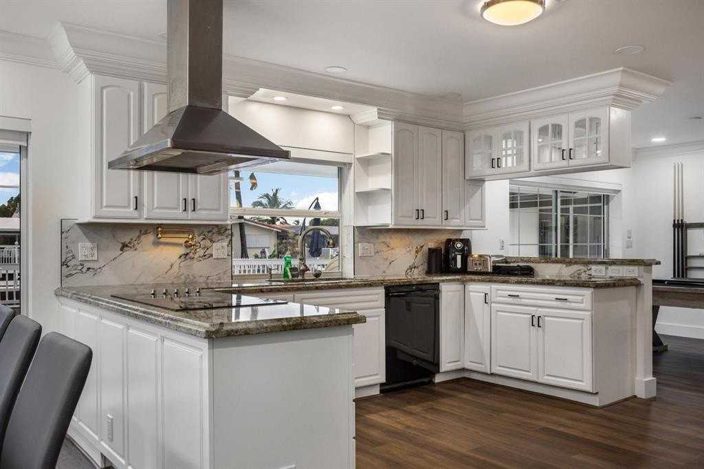 1419 Ne 57th St - Photo 3 of 31