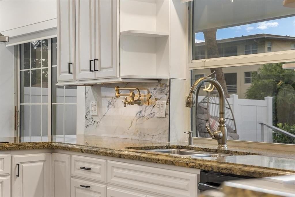 1419 Ne 57th St - Photo 4 of 31