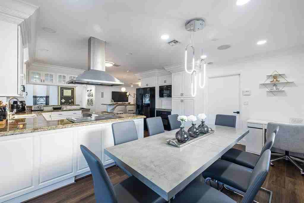 1419 Ne 57th St - Photo 7 of 29