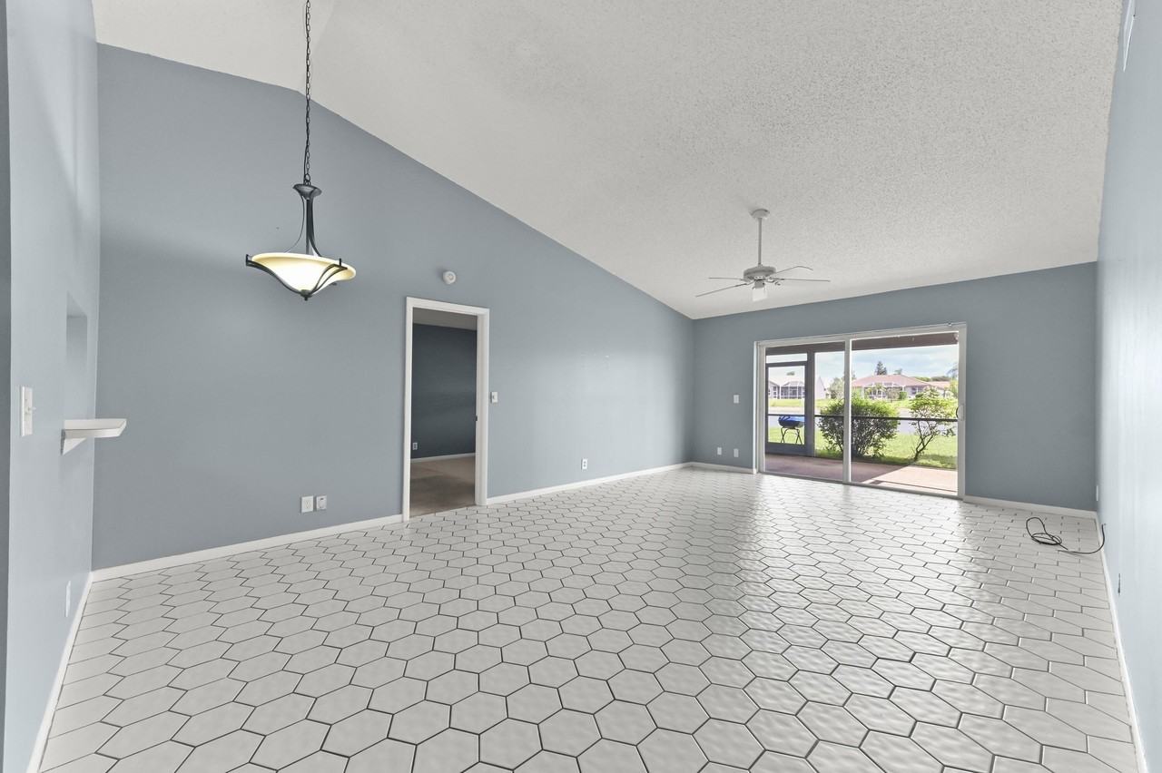 8495 Lake Point Ct - Photo 5 of 45