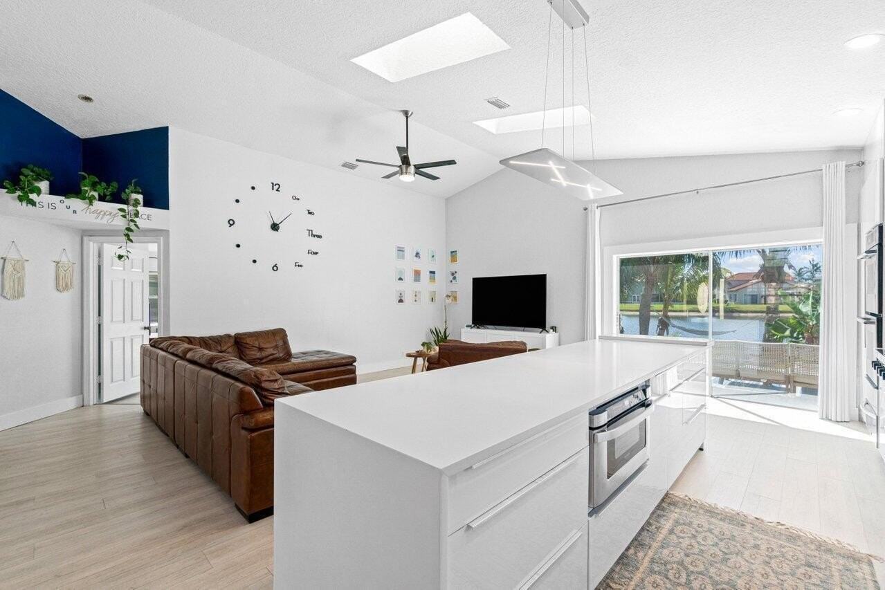 6143 Windlass Cir - Photo 7 of 34