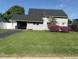 featured image of 168 Red Maple Dr E #1