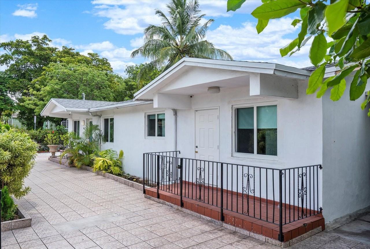 100 Nw 40th St - Photo 3 of 17