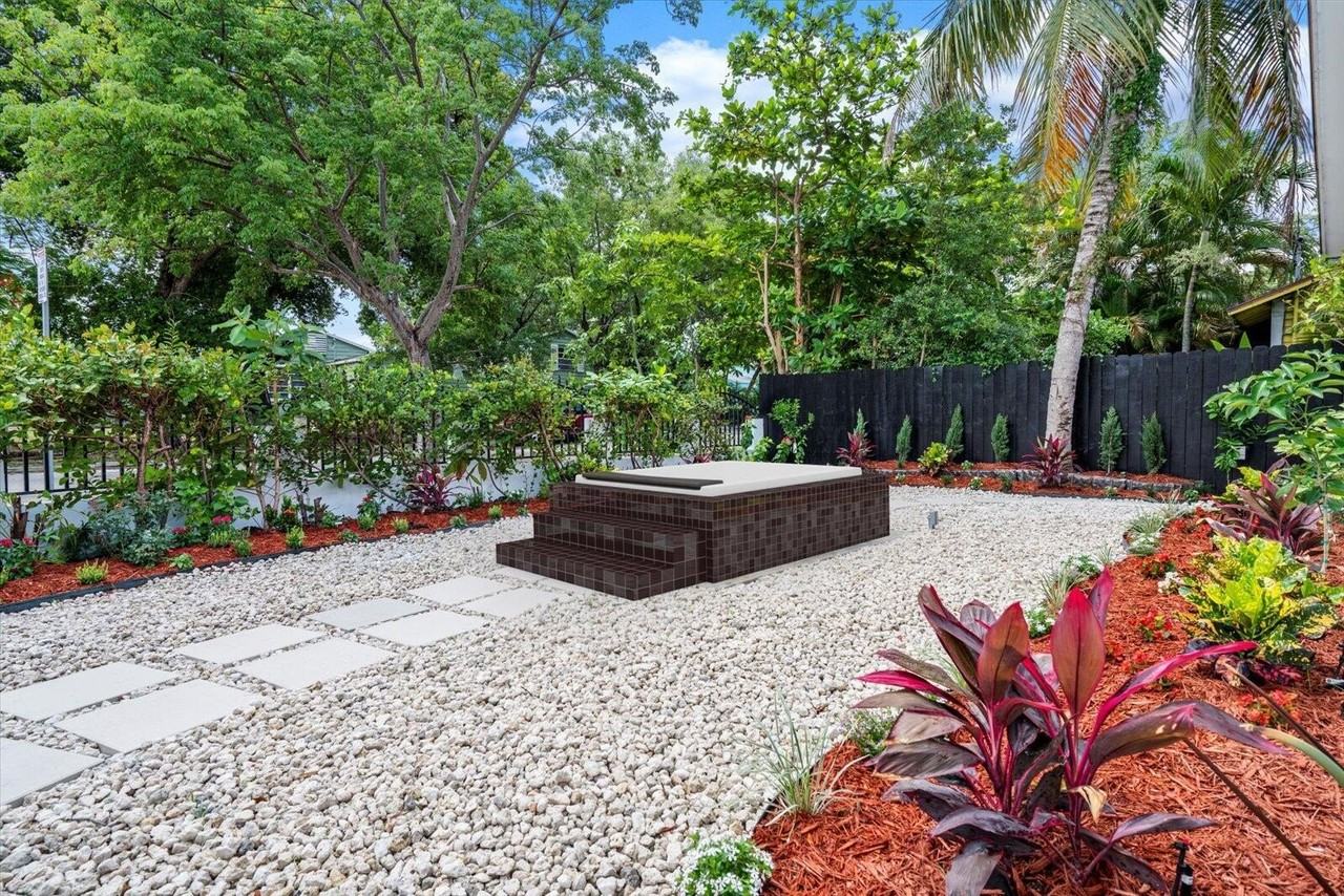 100 Nw 40th St - Photo 5 of 17