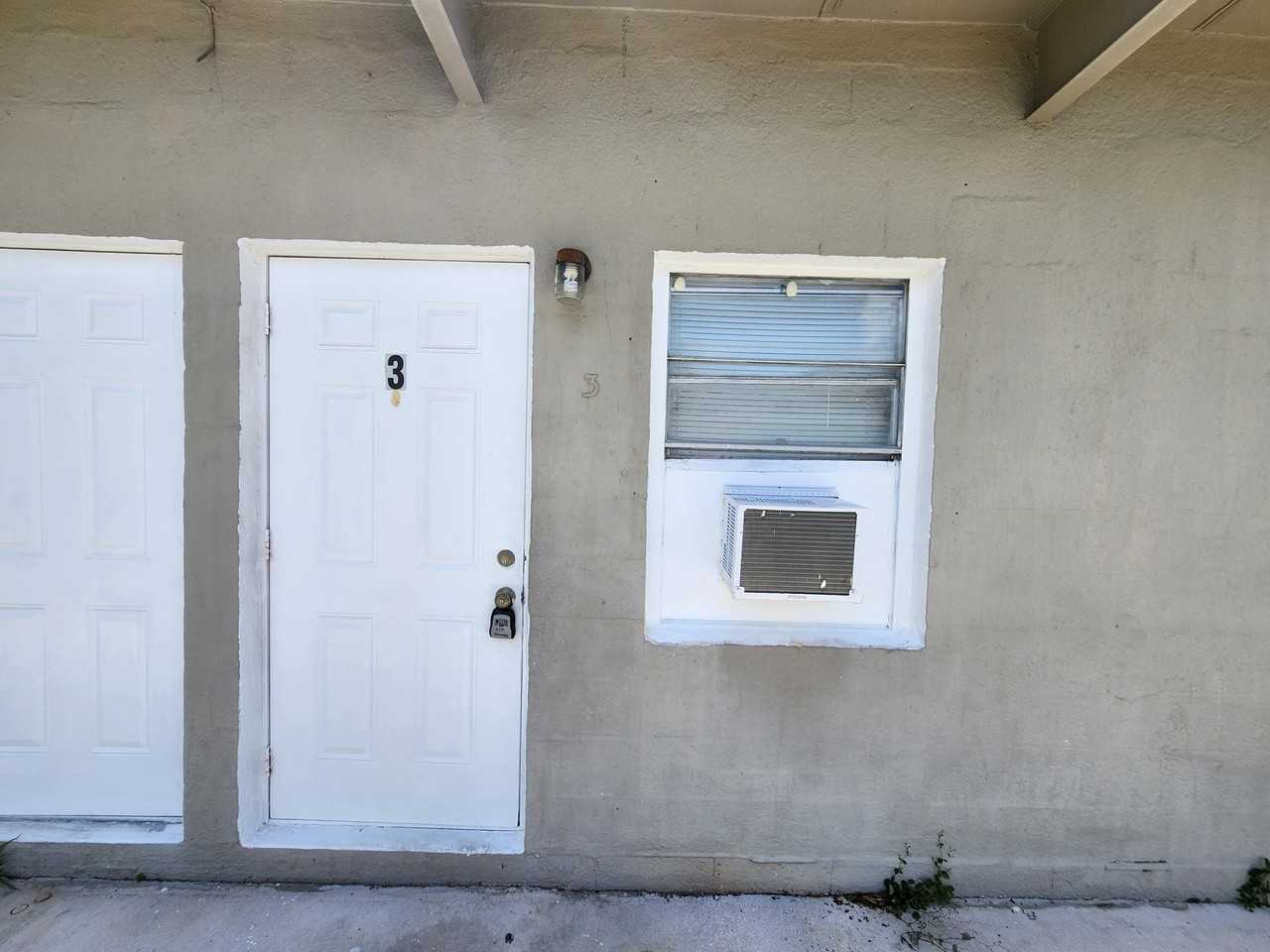 620 20th St Apt 3 - Photo 2 of 9