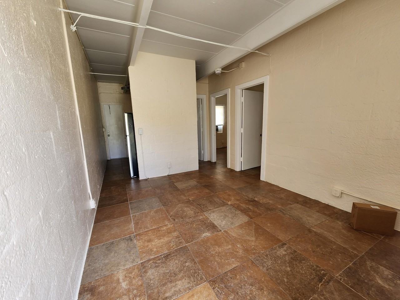 620 20th St Apt 3 - Photo 3 of 9