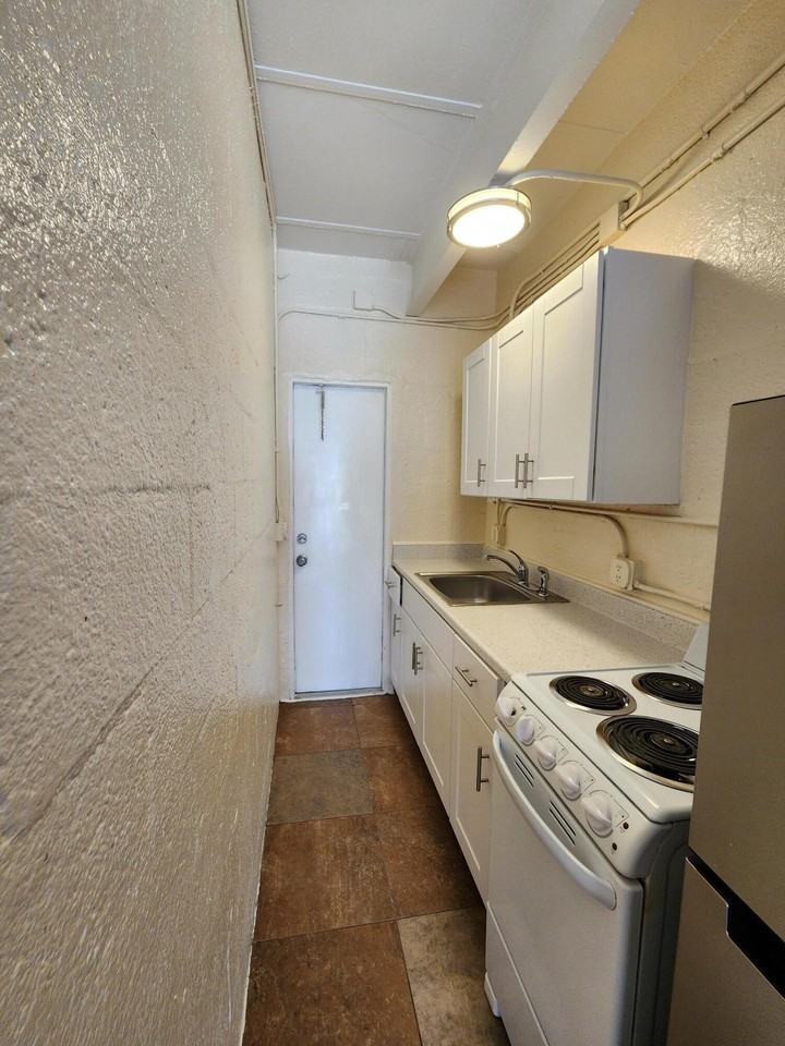 620 20th St Apt 3 - Photo 5 of 9