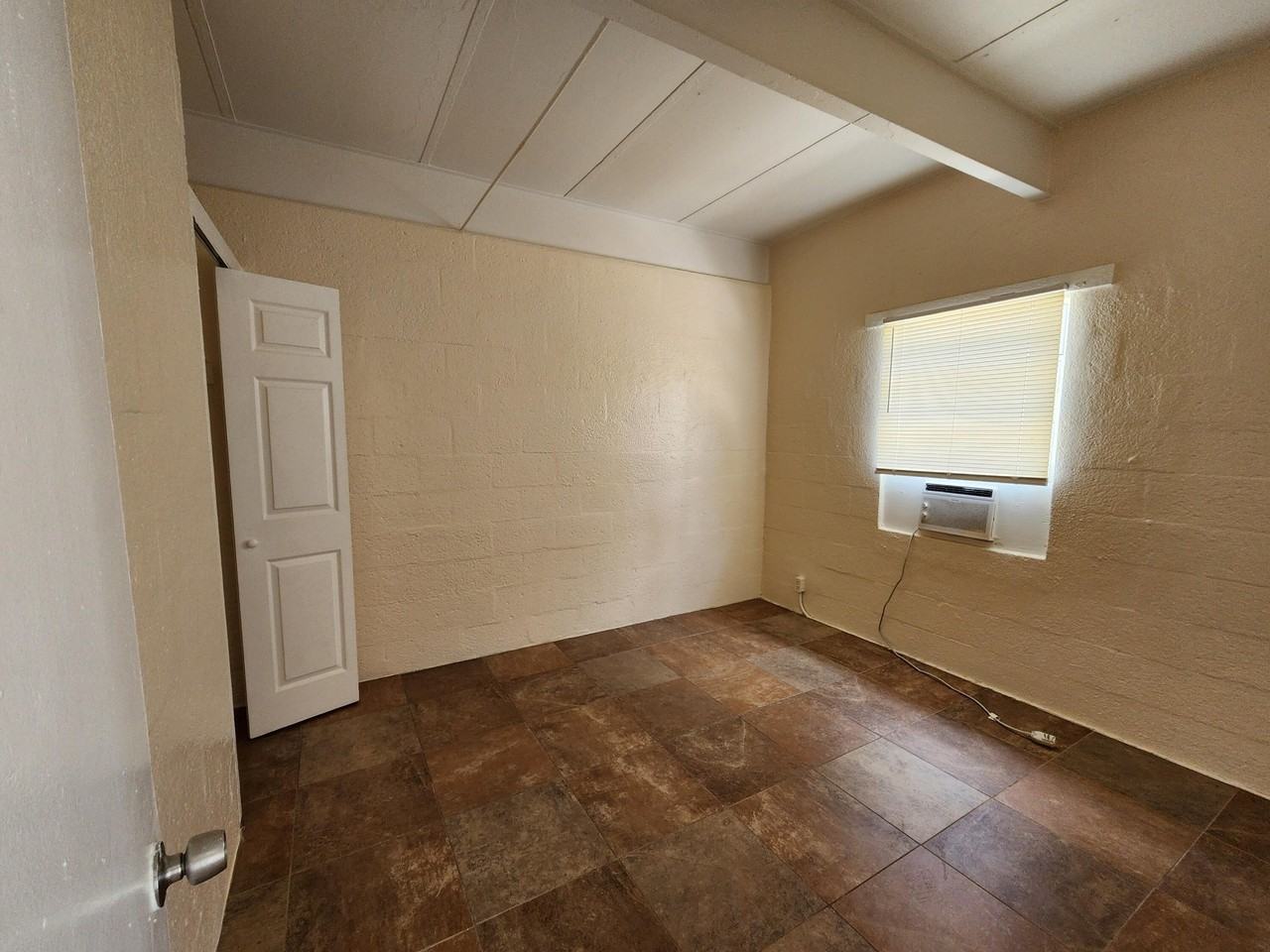 620 20th St Apt 3 - Photo 7 of 9