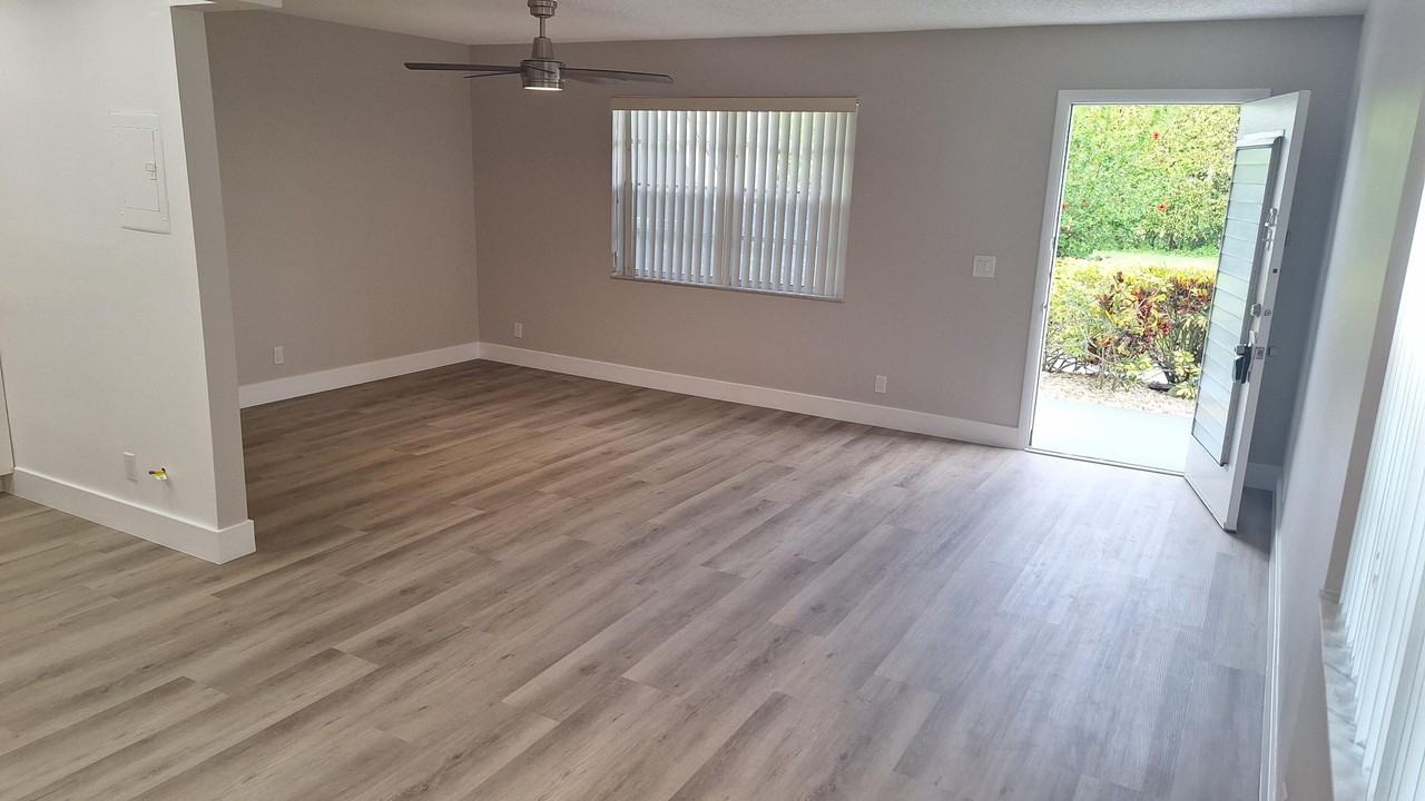 120 Normandy C #C - Photo 4 of 12