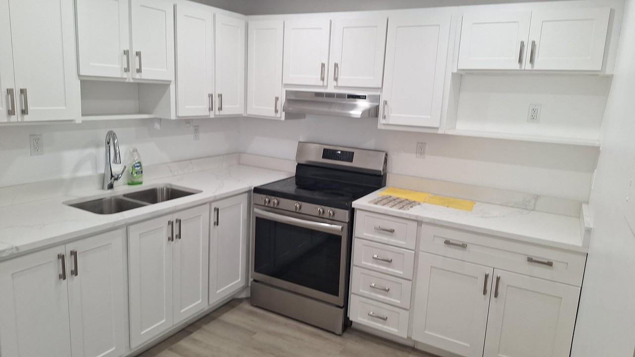 120 Normandy C #C - Photo 6 of 12