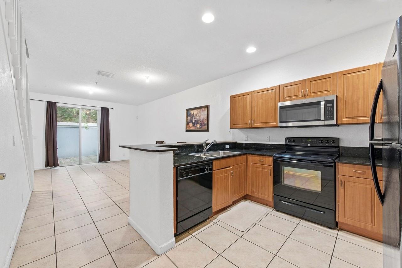 1425 Nw 36th Way - Photo 2 of 14