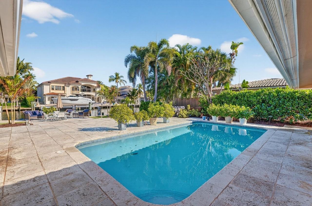 2871 Ne 26th Ct - Photo 3 of 50