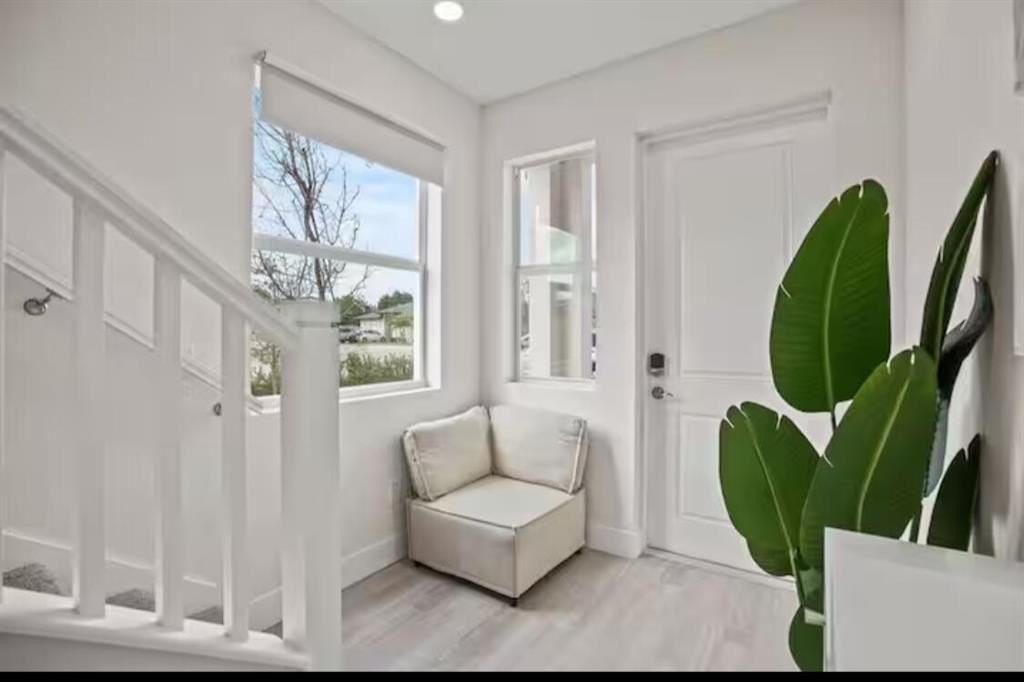 1559 W 26th Ct #3 - Photo 3 of 17