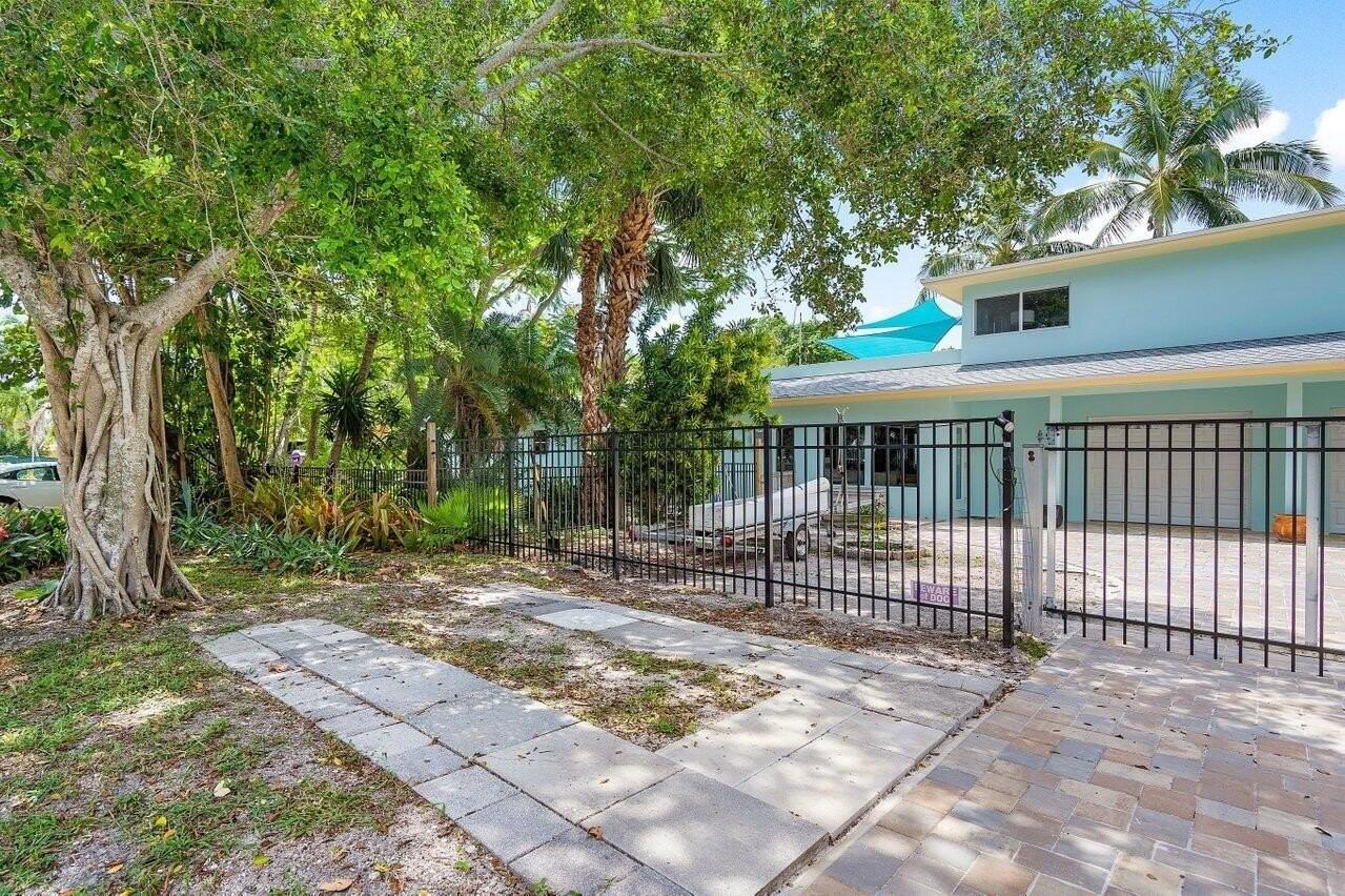 300 Se 7th Ave - Photo 3 of 33