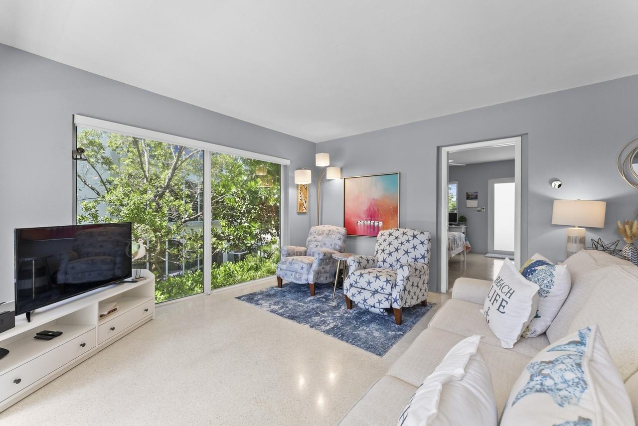 1203 Hillsboro Mile #5B - Photo 6 of 47