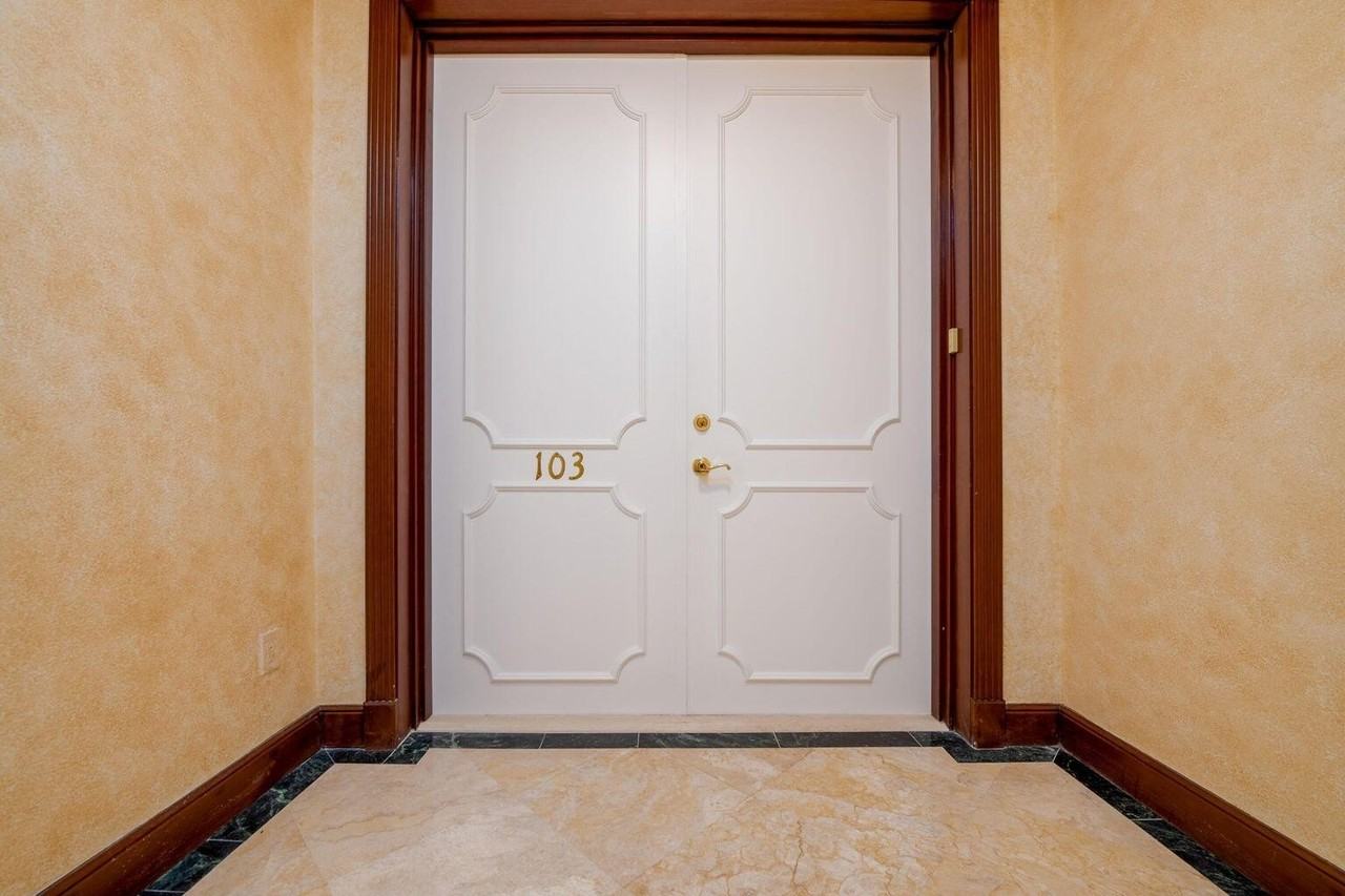 1228 Hillsboro Mile #103 - Photo 5 of 19