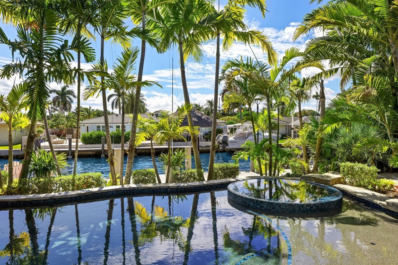 940 Greenbriar Dr - Photo 4 of 50