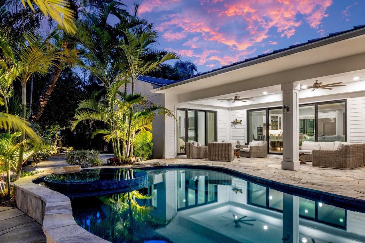 940 Greenbriar Dr - Photo 5 of 50