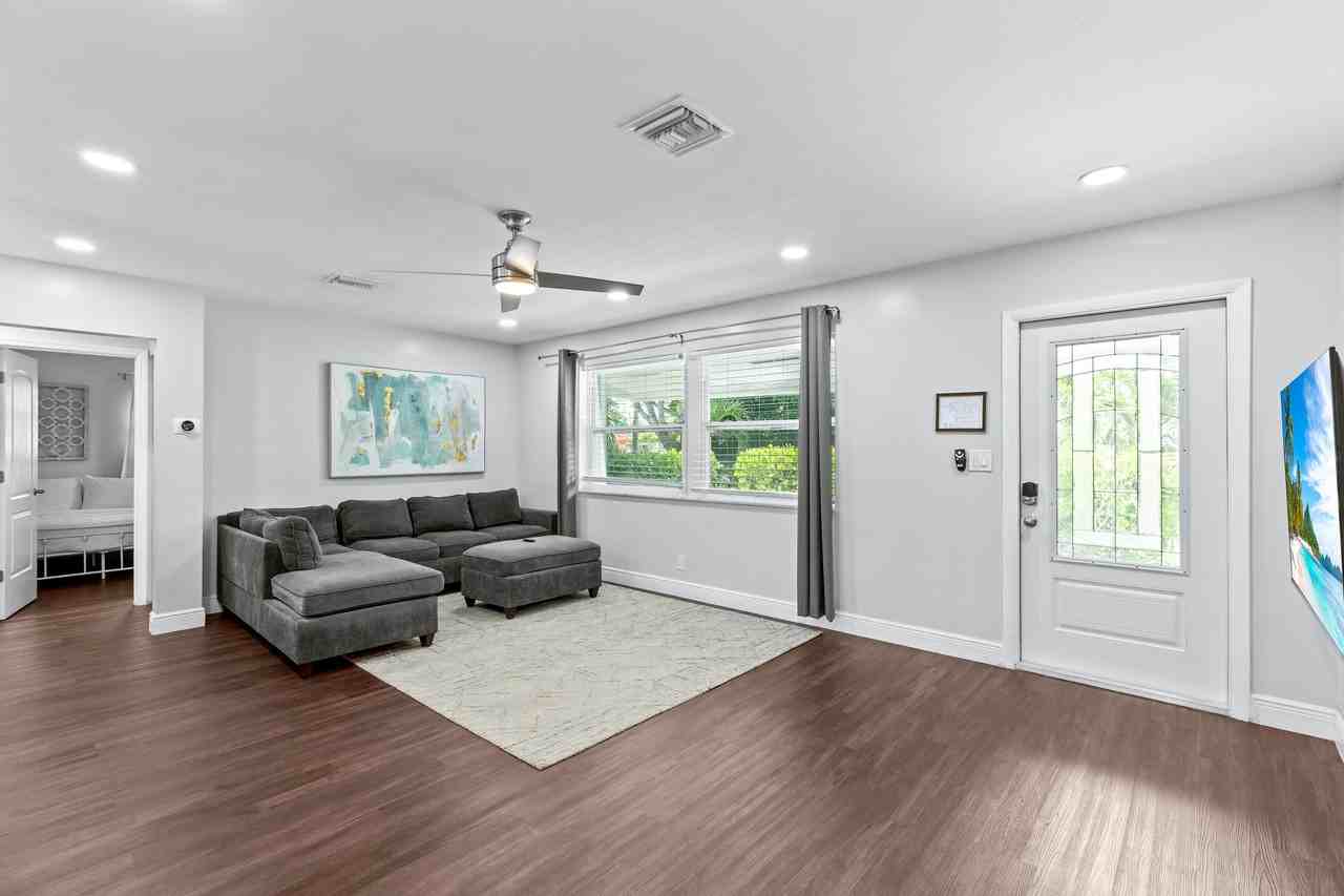 1800 Ne 28th Ave - Photo 3 of 39