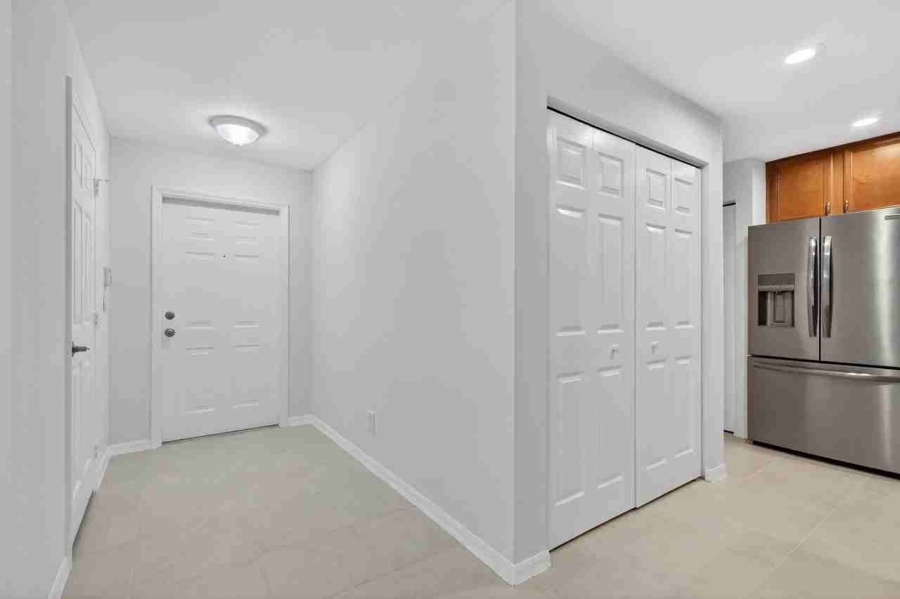 16218 Sierra Palms Dr - Photo 4 of 42
